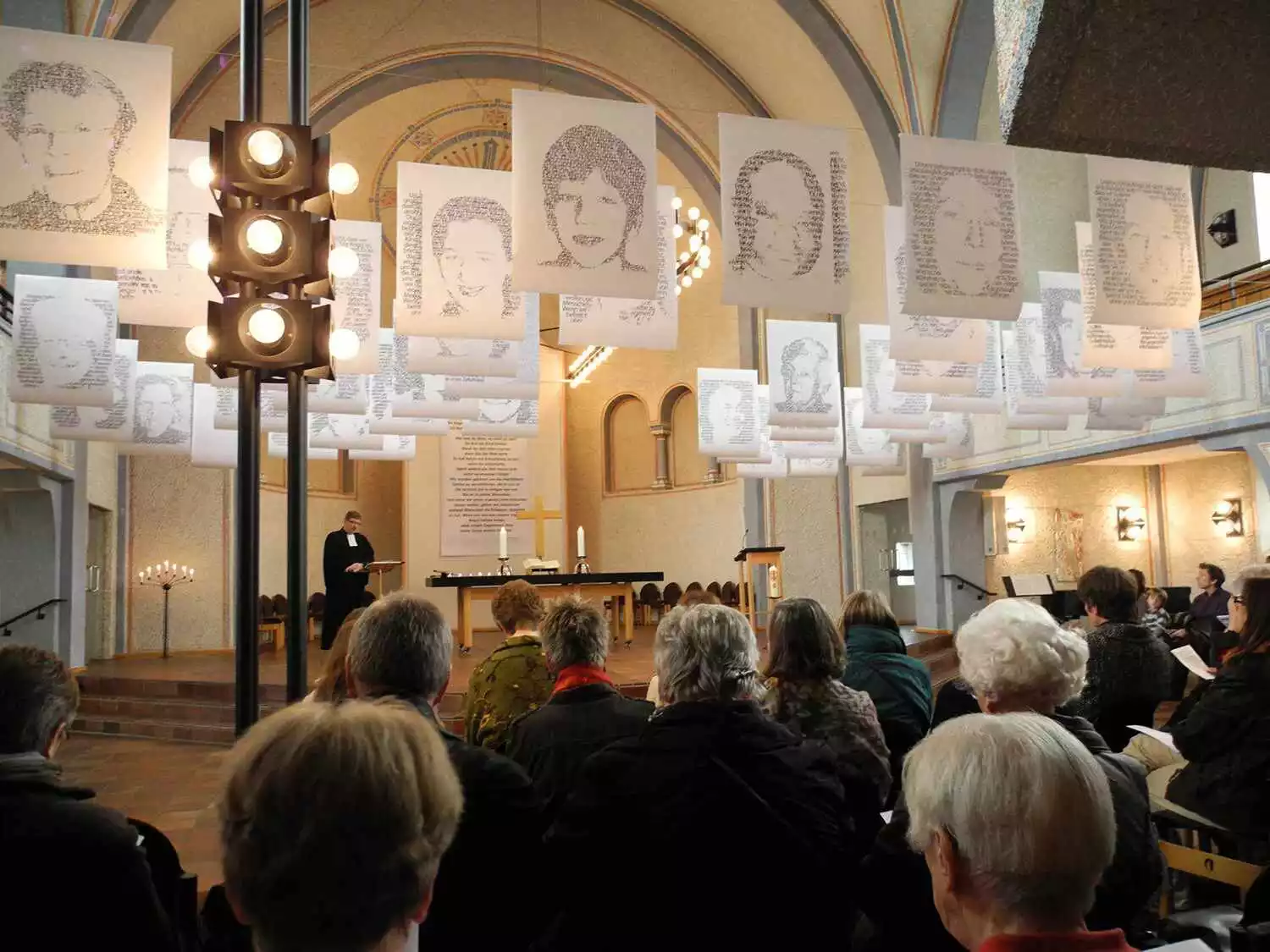 Es ist unser Licht – Kirchenrauminstallation, Katinka Molde