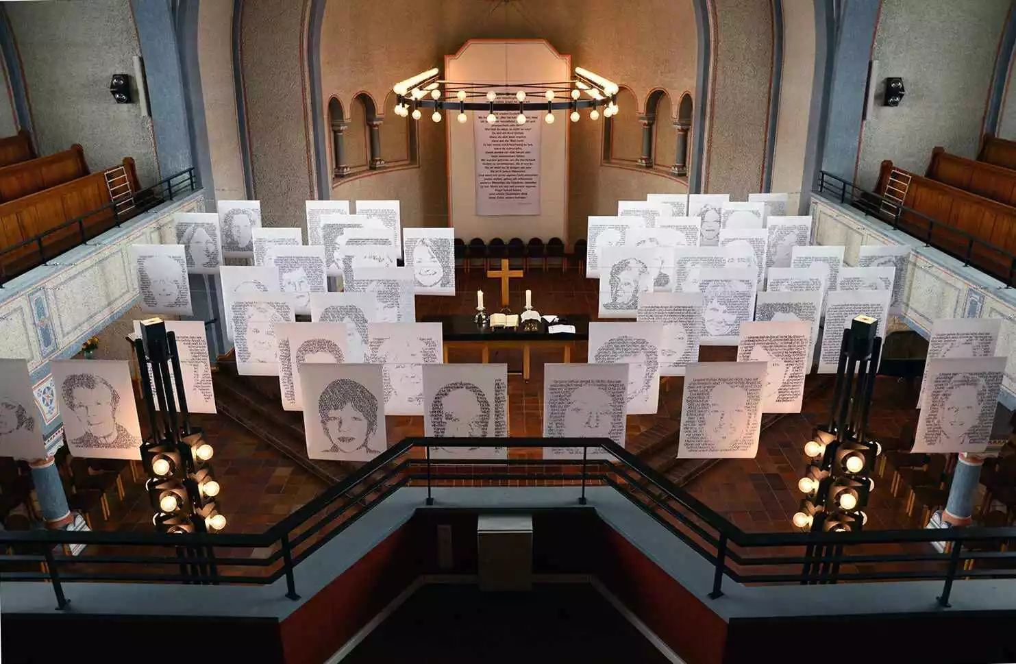 Es ist unser Licht – Kirchenrauminstallation, Katinka Molde